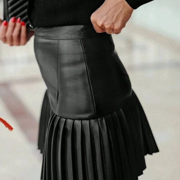 Black Casual Women's Minimalist Pleated faux leather A-Line mini Skirt - Picture 4 of 4